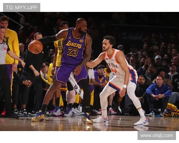 NBA最新动态：詹姆斯领衔湖人迎战勇士 詹皇复出后表现如何引热议